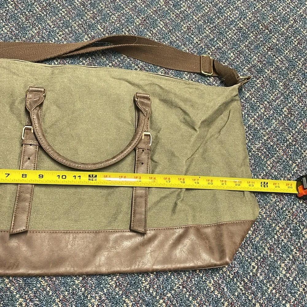Preloved Unbranded Men’s distressed duffle bag, olive green and brown